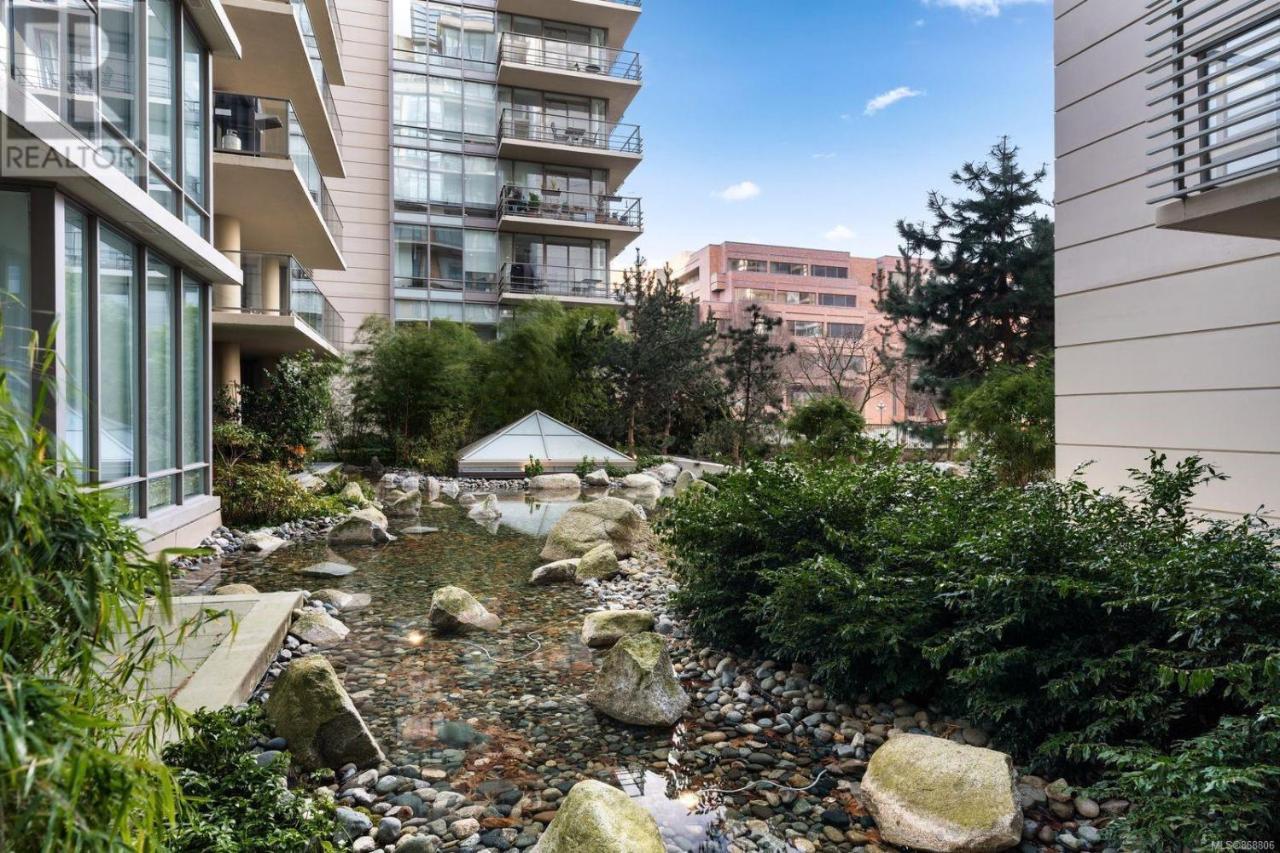 Waterfalls Hotel - Suite In Falls Downtown With Pool Victoria Zewnętrze zdjęcie